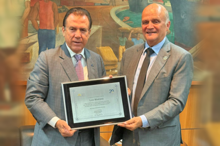 Luiz Marinho recebe homenagem da CNTU