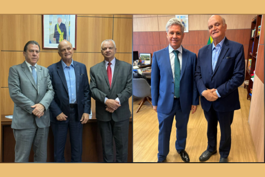 Na foto à esquerda, Luiz Marinho, Murilo Pinheiro e Francisco Macena; na imagem à direita, Paulo Texeira e o presidente do SEESP. Na pauta, valorização profissional e fortalecimento sindical. Fotos: Paula Bortolini