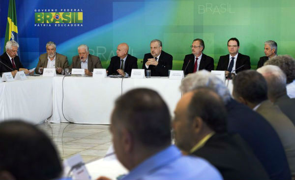 Movimento sindical participou de reunião com o governo e empresário de forma unida em defesa do desenvolvimento e dos direitos dos trabalhadores. Antonio Cruz/Agência Brasil
