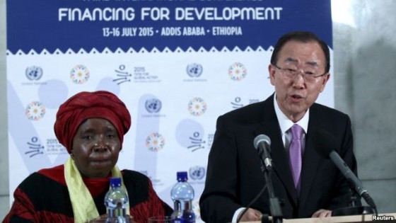 Ban Ki-moon, secretário-geral da ONU e Nkosazana Dlamini-Zuma, presidente da Comissão da União Africana, em Adis Abeba, Etiópia