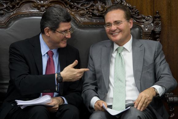 O ministro Joaquim Levy (Fazenda) e o presidente do Senado, Renan Calheiros, em reunião para discutir os itens mais urgentes da Agenda Brasil e quais devem ser votados prioritariamenteMarcelo Camargo/Agência Brasil