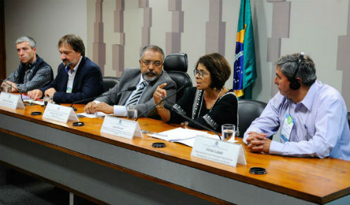 A energia deve ser produzida a partir de fontes solar, hidráulica, eólica ou de biomassa e a casa em que será gerada tem que ser do beneficiado do FGTS Hermínio Nunes/Eletrosul