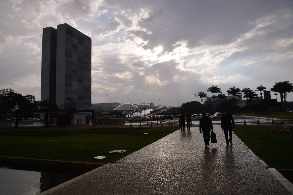 15102014-110133-chuva-em-brasilia-foto-wilson-dias-agencia-brasil2014092400011
