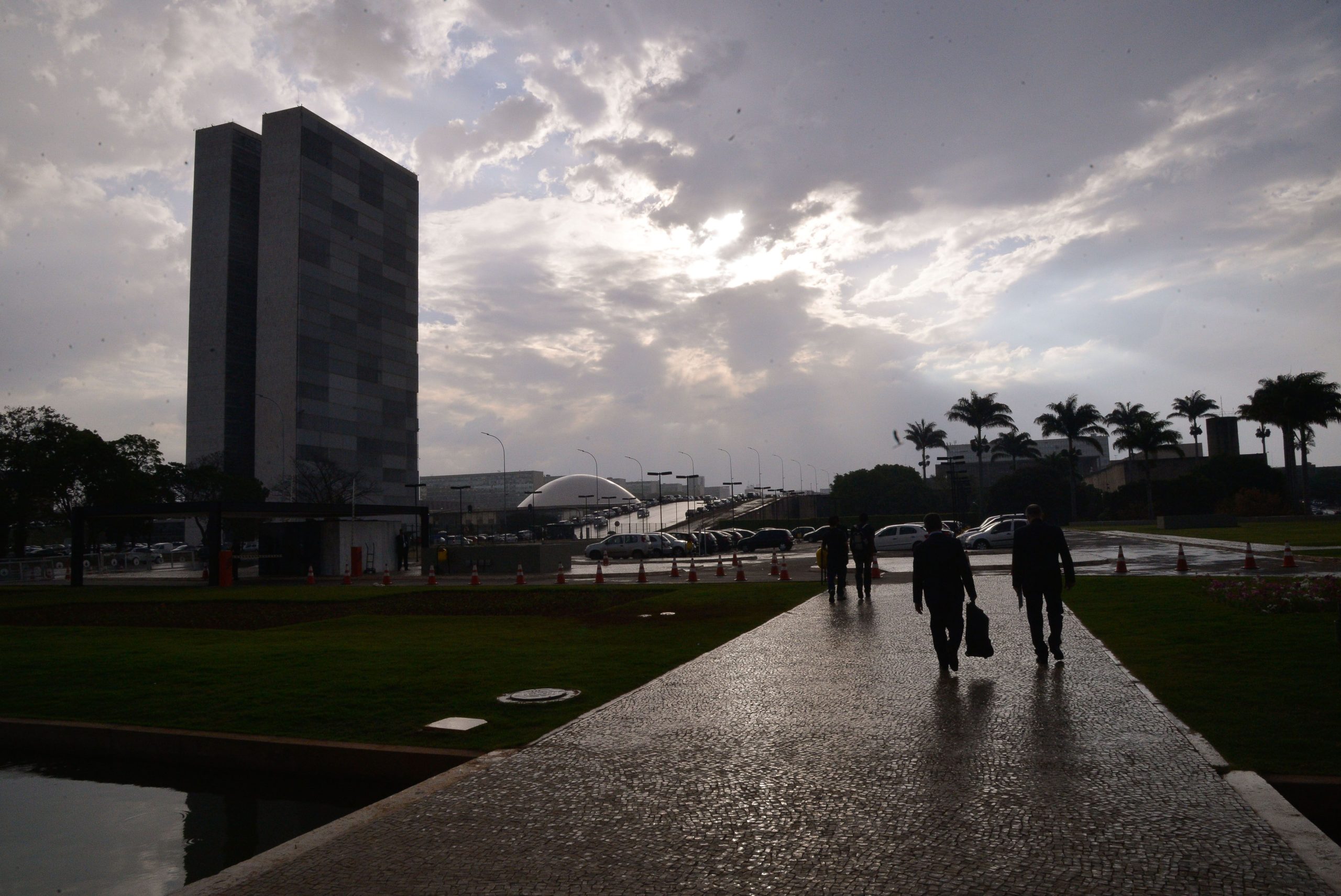 15102014-110133-chuva-em-brasilia-foto-wilson-dias-agencia-brasil2014092400011