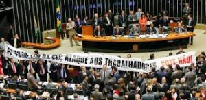 10042015-164408-trabalhadores