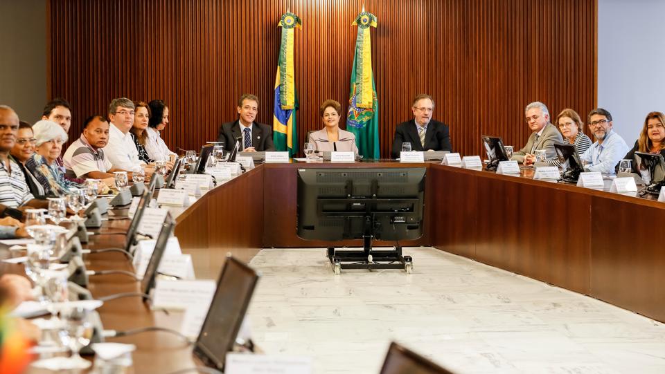 17042015-131253-fenafarcomdilma