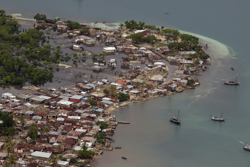 Cidade do Haiti alagada após passagem do furacão, em 2012.